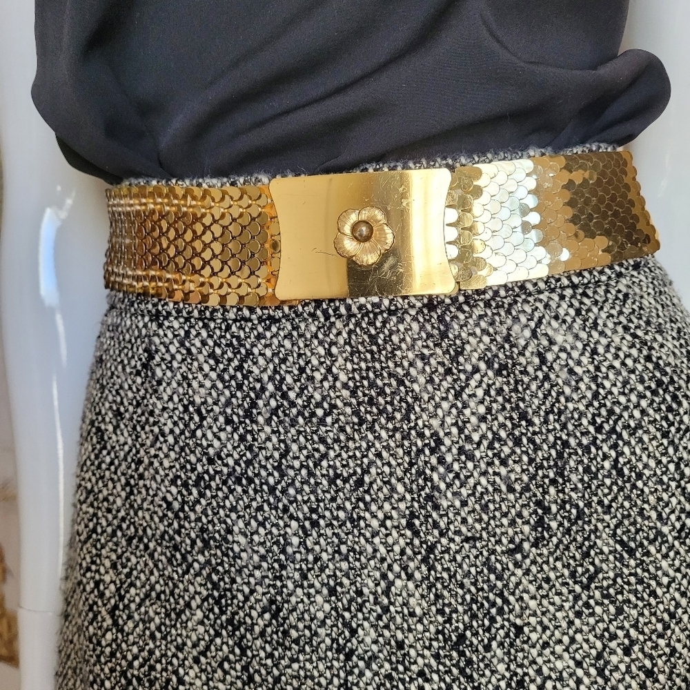 Vintage gold stretch belt "fish scales" with solid gold buckle floral detail M - Picture 2 of 8